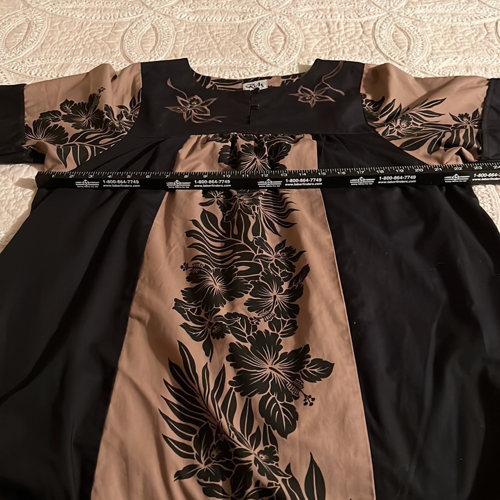 RM Hawaiian MuuMuu - Picture 7 of 10
